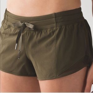 Lululemon Hotty Hot Short II- 2.5 inseam